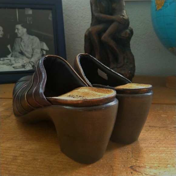 Wine and Copper Metallic NAOT mules - Picture 2 of 4